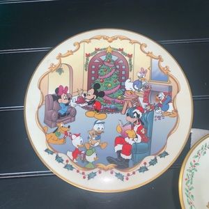 Lenox Walt Disney Christmas at Mickey's ~ Cake Plate USA & Holiday salad plate